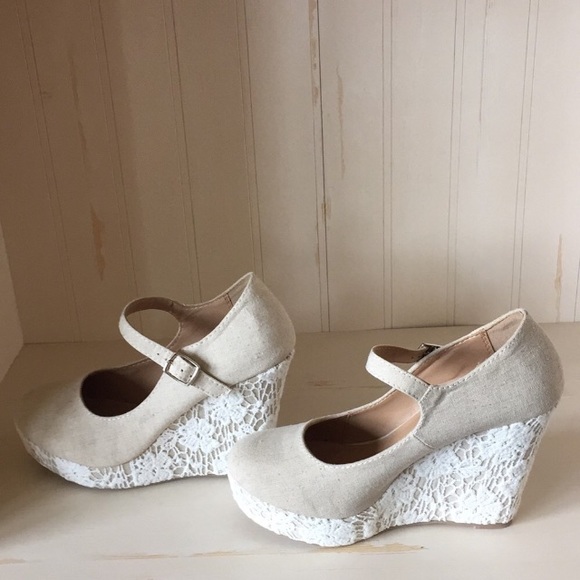 Manhattan Collection Wedges size 8 - Picture 3 of 4